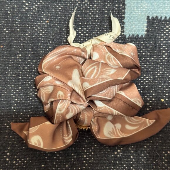ANTHROPOLOGIE Charmed Hair Scarf Scrunchie, Brown Abstract Paisley - Picture 4 of 8